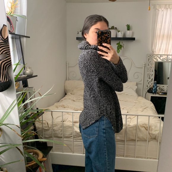 Urban Outfitters Turtle Neck Sweater - Picture 2 of 3